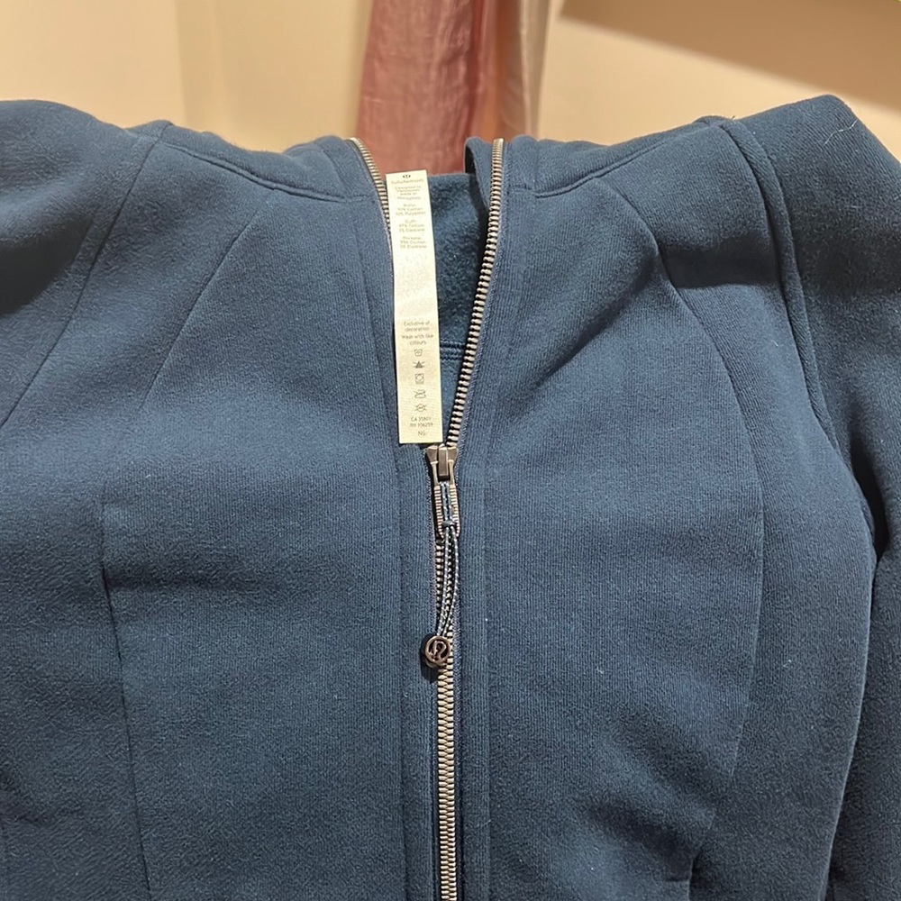 Lululemon scuba hoodie size 8